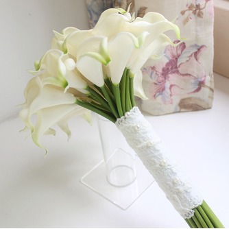 Η νύφη κρατά ένα calla προσομοίωση κρίνος λουλούδι μπουκέτο νύφης το κορίτσι λουλουδιών λουλούδι στο χέρι - Σελίδα 3