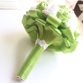 Νέα χειροποίητα πράσινο νύφη κρατώντας λουλούδια φρέσκα φρούτα - Σελίδα 2
